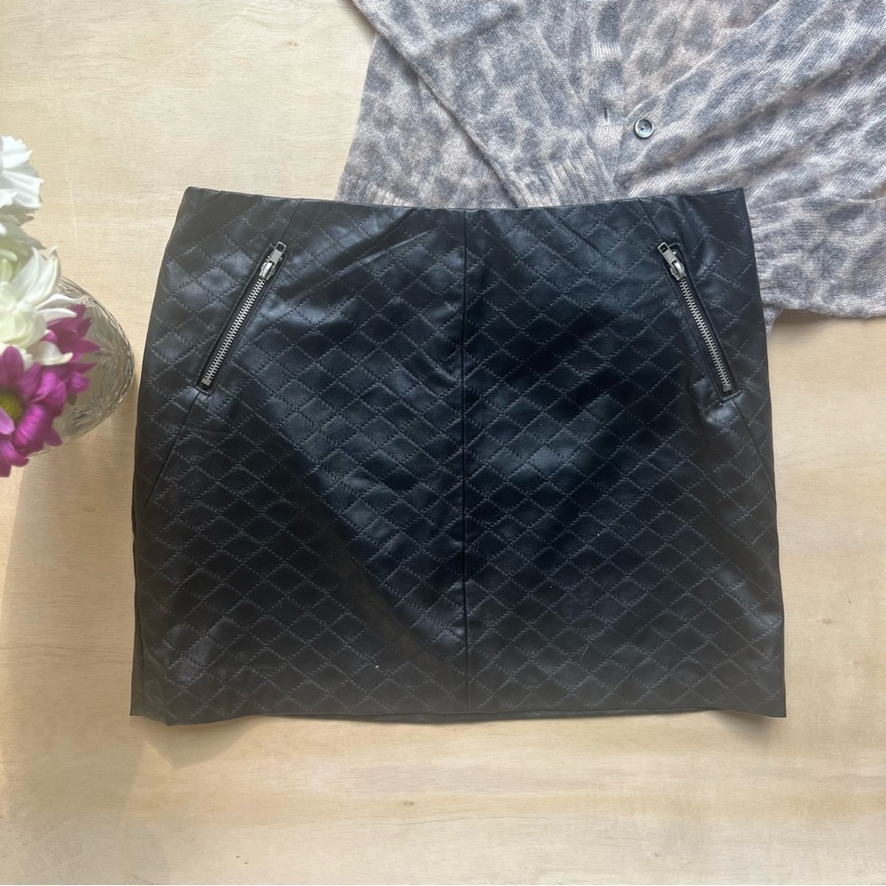 Women black mini skirt zipper accents size 6 Cynthia Rowley going out part club